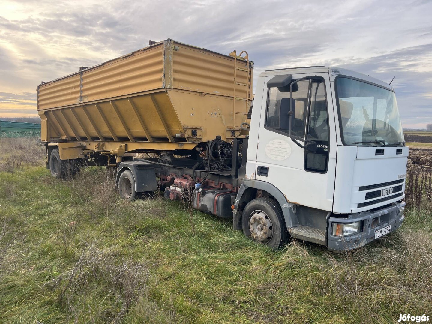 Iveco nyerges tápos szerelvény