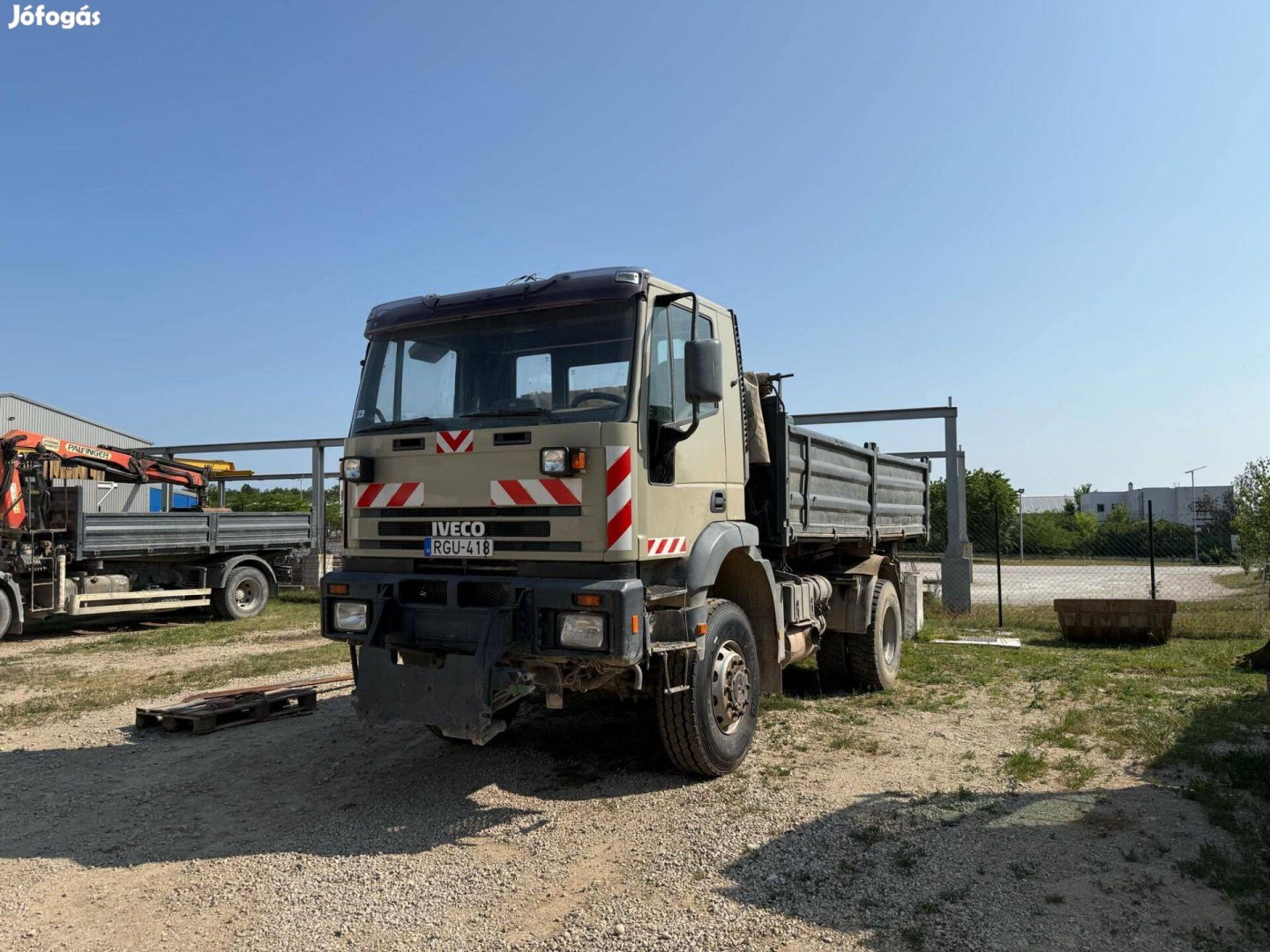 Iveco trakker 4×4 heavy duty 3 oldalra billencs