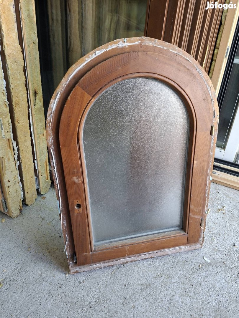 Íves fa ablak 68100