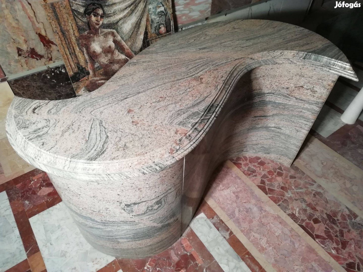 Íves gránit átadó pult S alakú márvány kő bárpult recepciós gránitpult