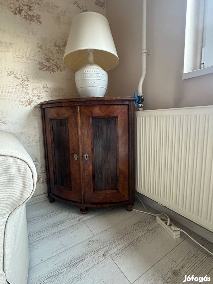 Íves sarok szekrény