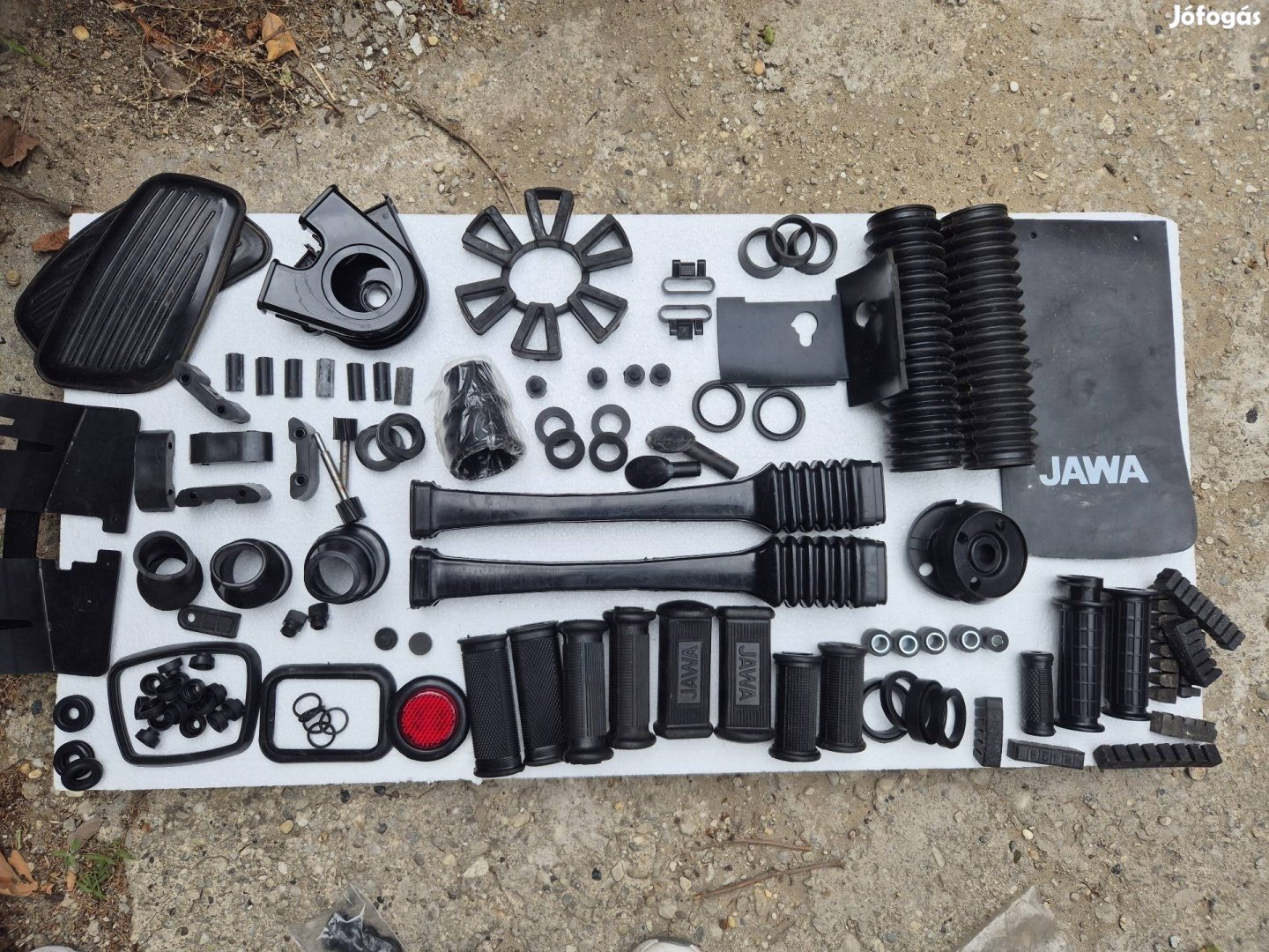 JAWA 559,360,634,638 új gumi eladó