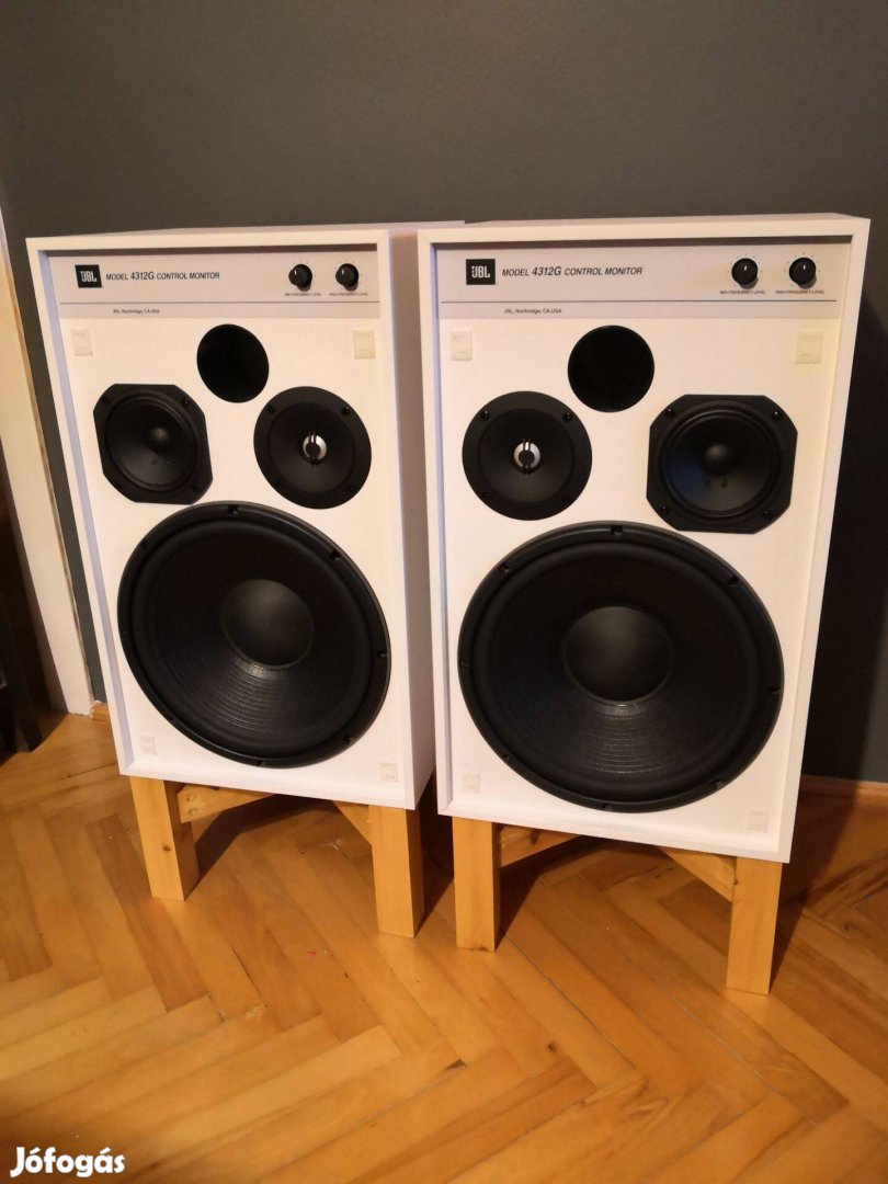 JBL 4312G hangdobozok állvánnyal