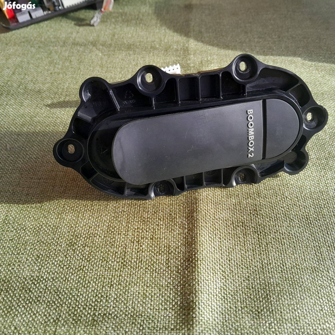 JBL Boombox 2 töltőcsatlakozó