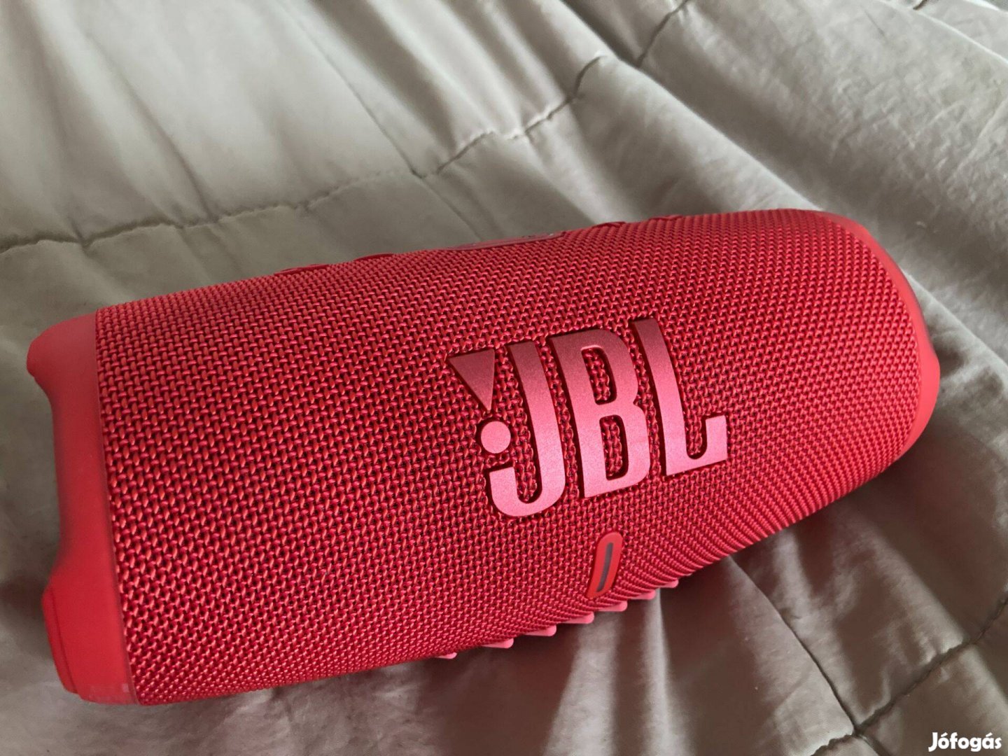 JBL Charge 5 hordozható hangszóró, power bankként is használható