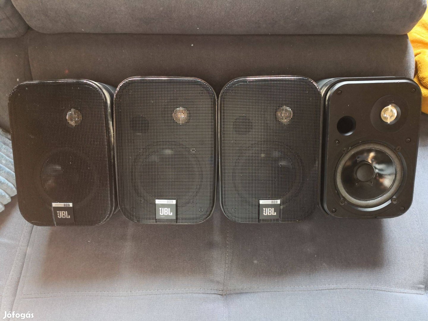 JBL Control one hangfal