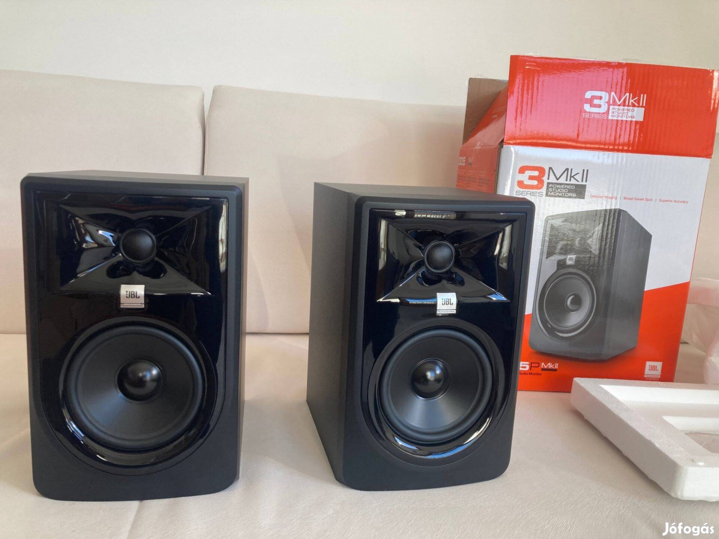 JBL LSR305 mkii
