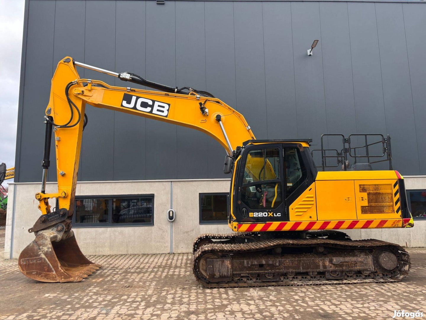 JCB 220X Lánctalpas Kotró / 8.905 üzemóra / Lízing 20%-tól