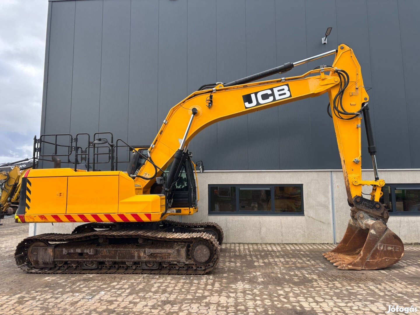 JCB 220X/ 8905 üzemóra / Lízing 20%-tól