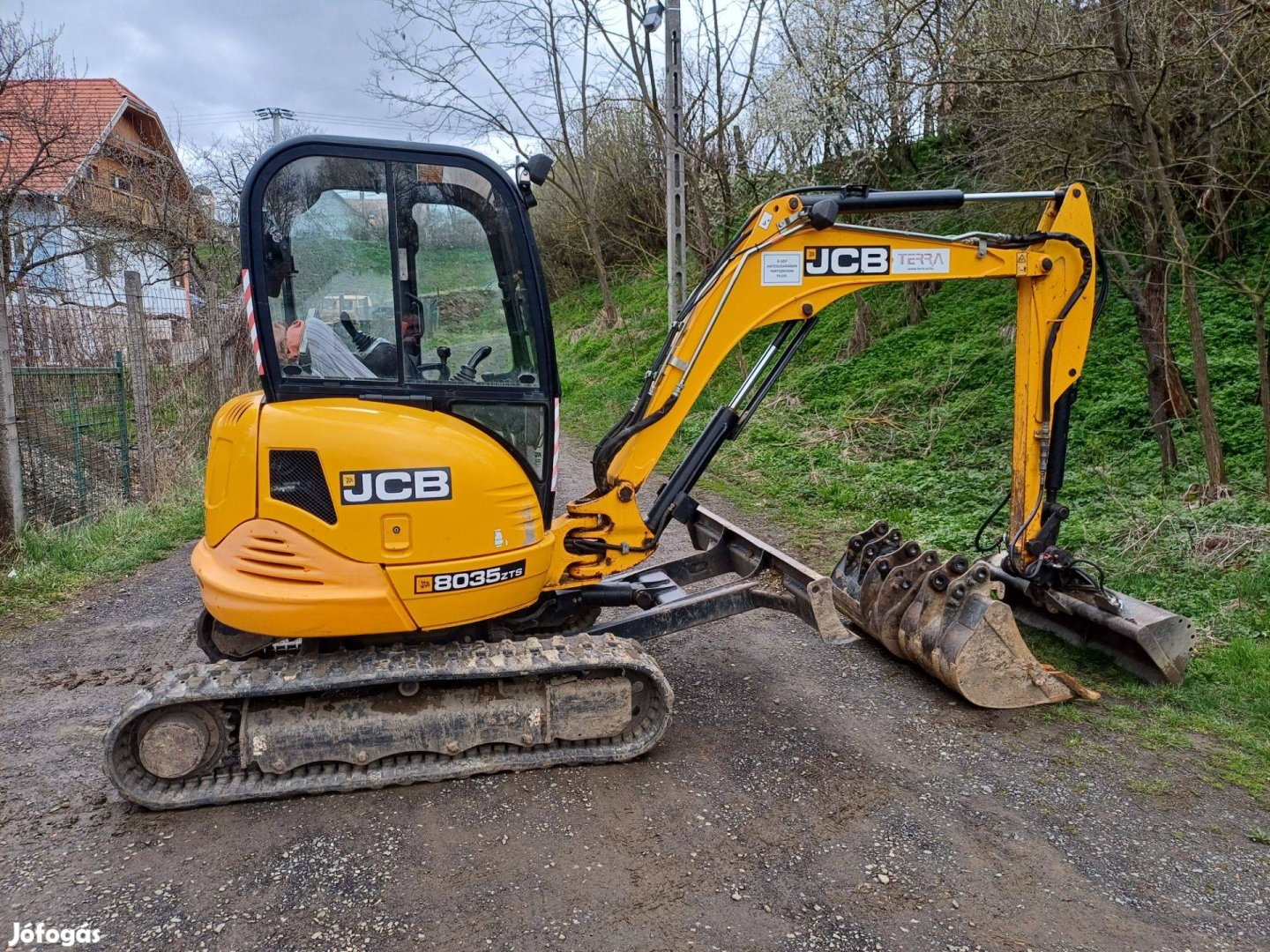 JCB 8035 gumiláncos kotró