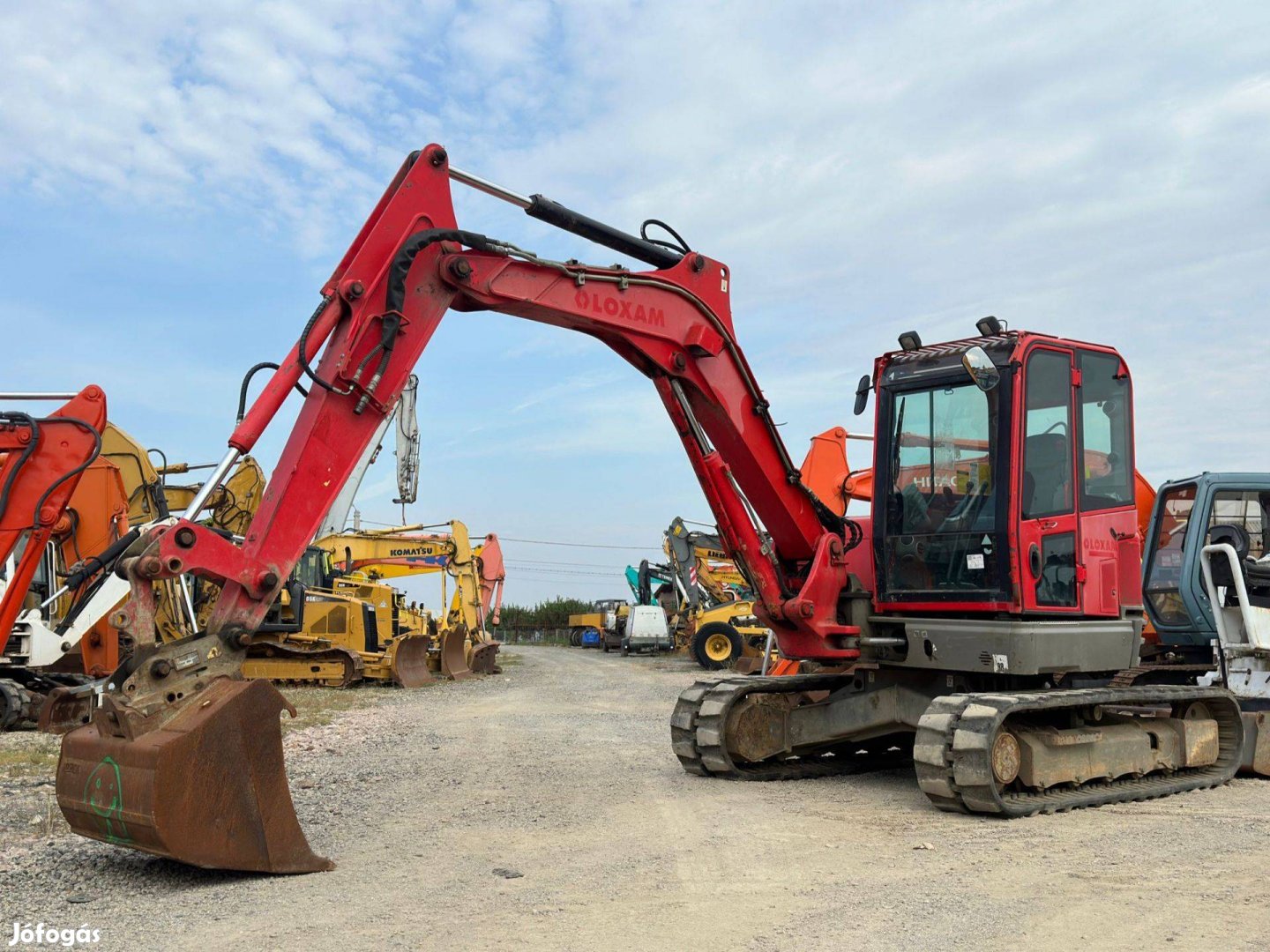 JCB 85Z1 gumiláncos midikotró