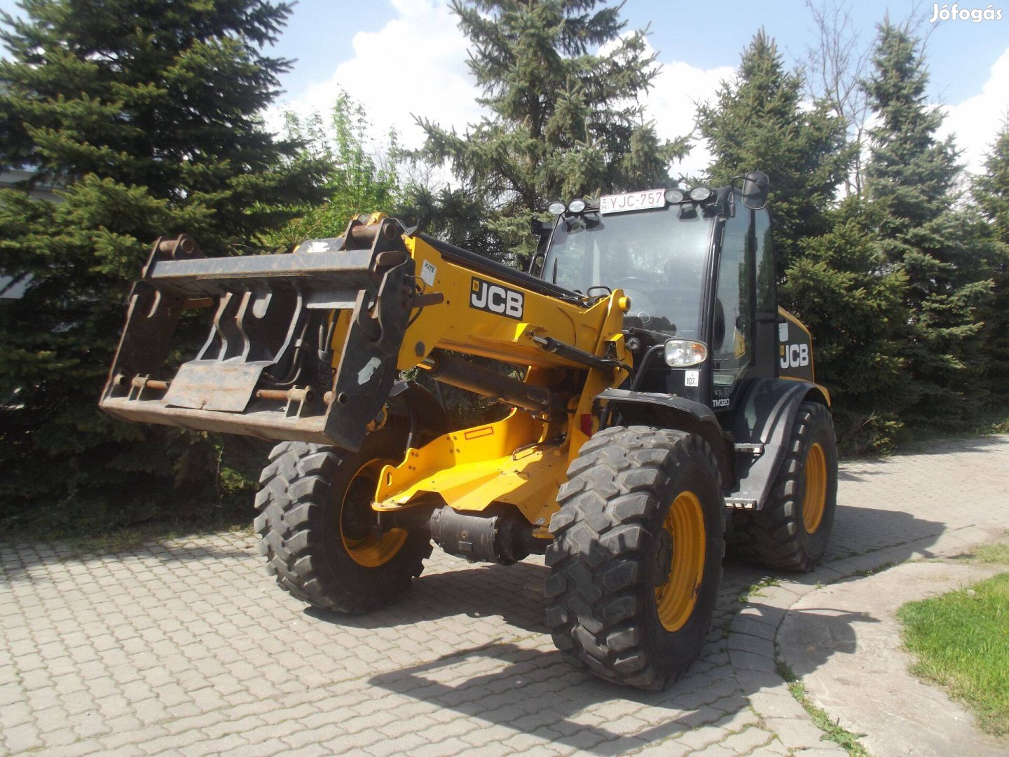 JCB TM 320 teleszkópos rakodó jó műszaki és esztétikai állapotban