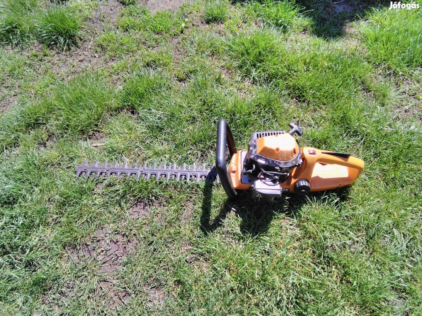 JCB benzines sövényvágó