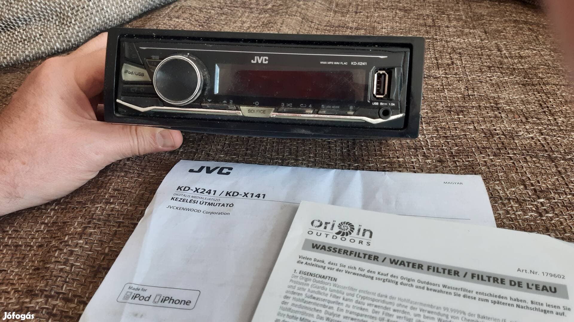 JVC autórádió, USB csatlakozóval