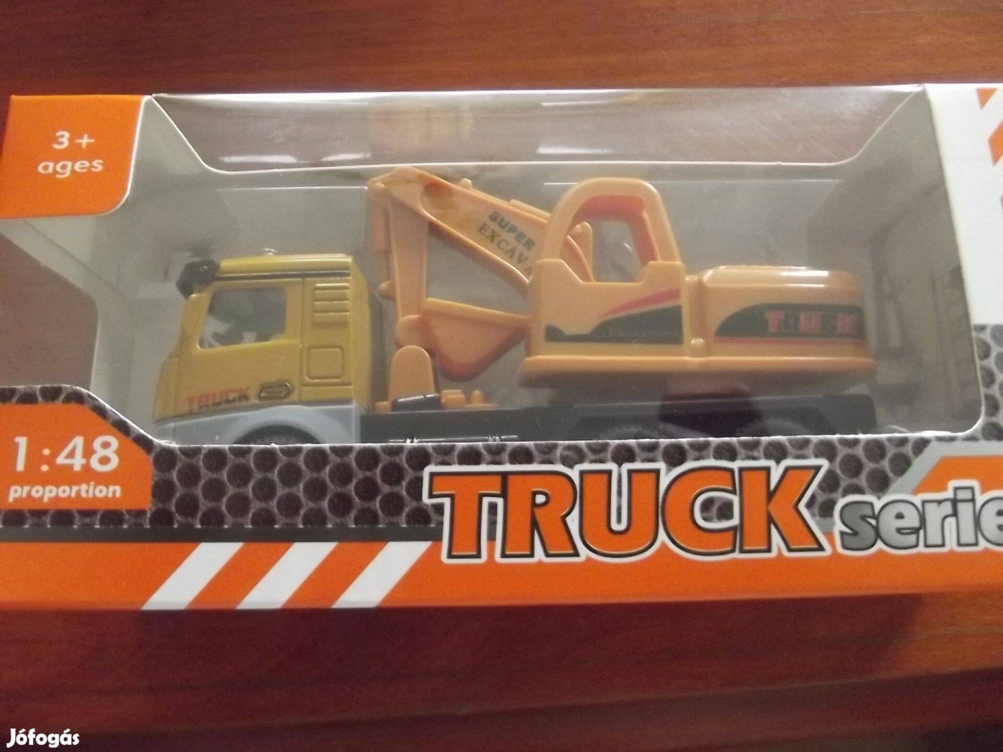 J-153 Dobozos Markolós Teherautó Fém Új