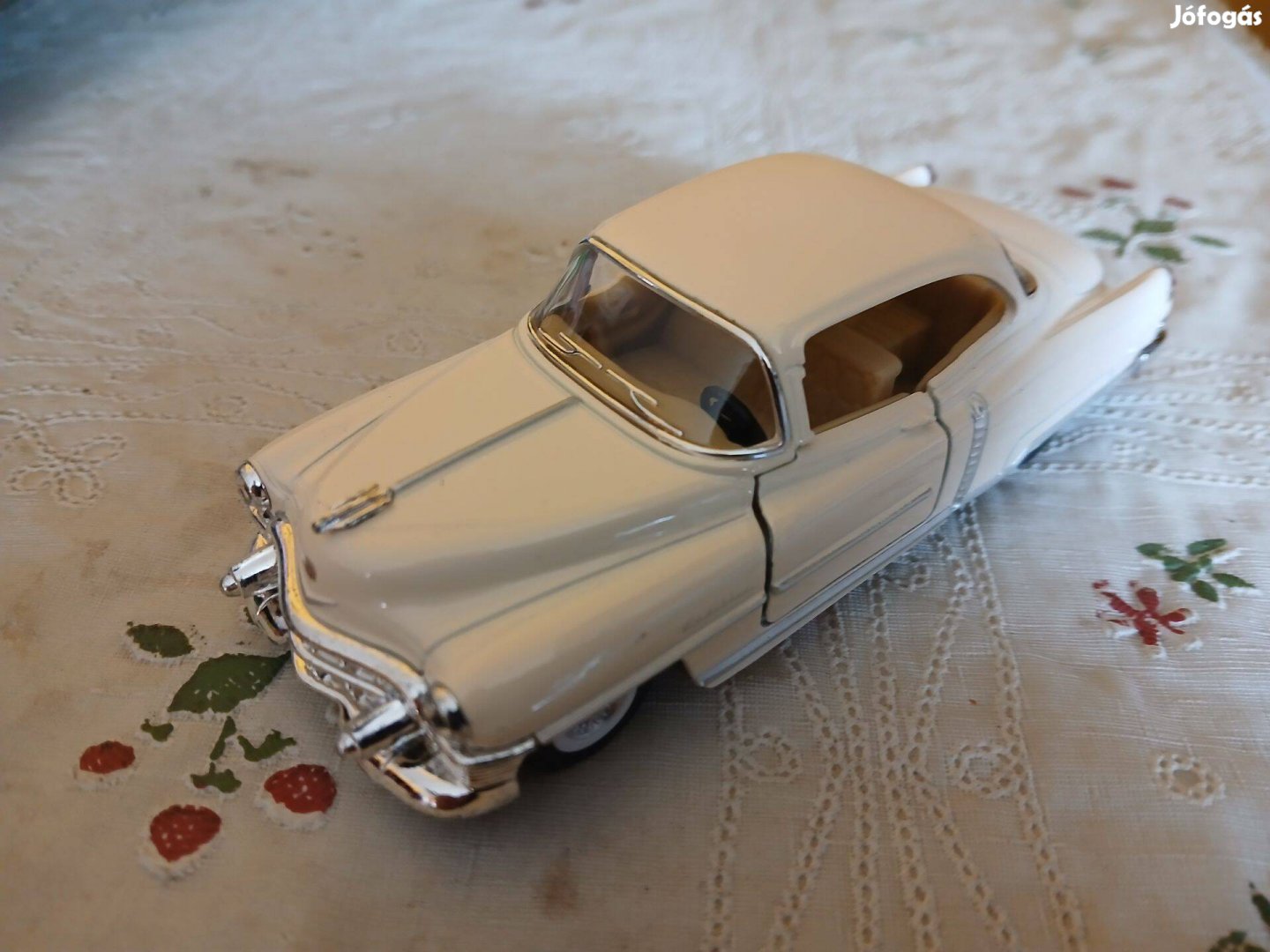 J-61. Fém Kisautó Amerikai Retro Fehér Autó Új Termék