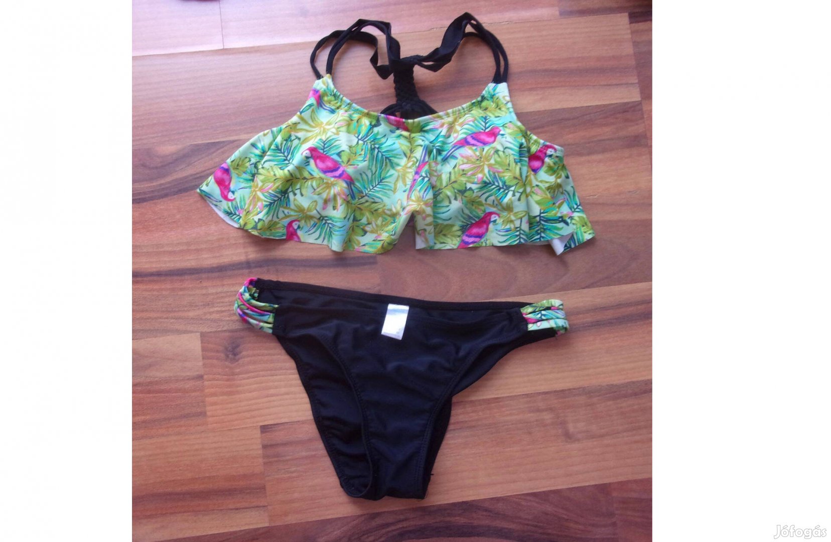 J. Press fürdőruha bikini Újpest központ közelében