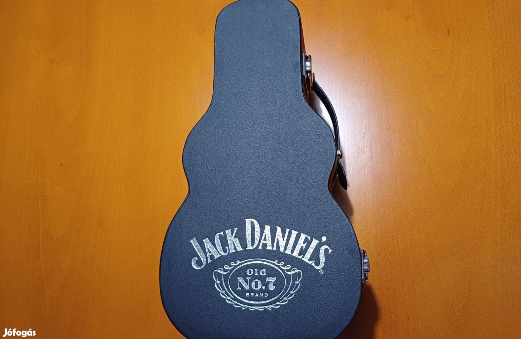 Jack Daniel's limitált gitárbox díszdoboz