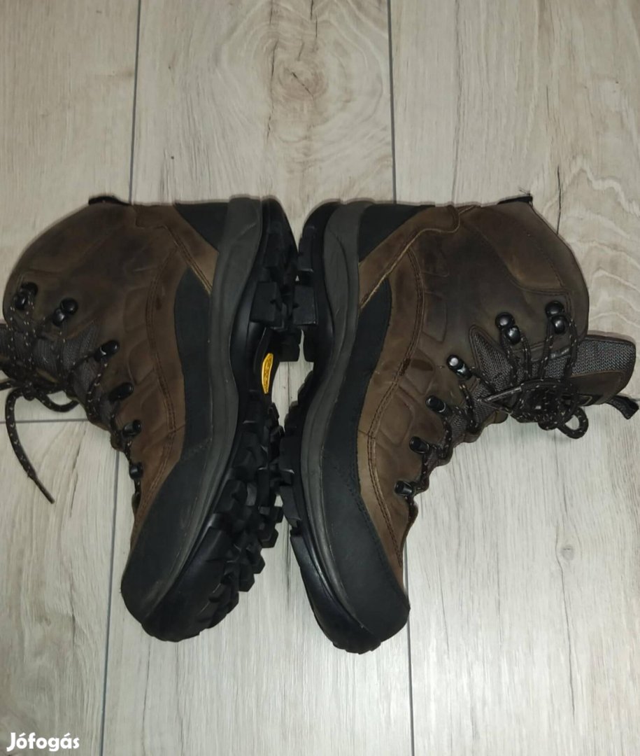 Jack Wolfskin női Vibram talpú túra bakancs, 40.5 méretű