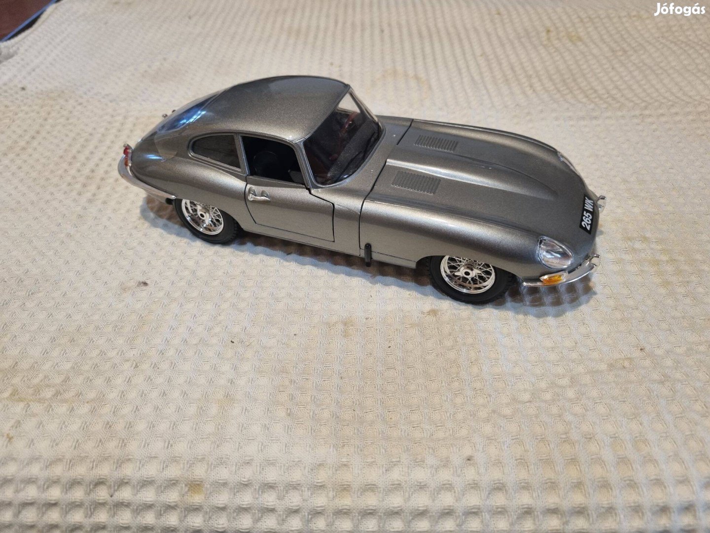 Jaguár E 1961 1:18 modellautó