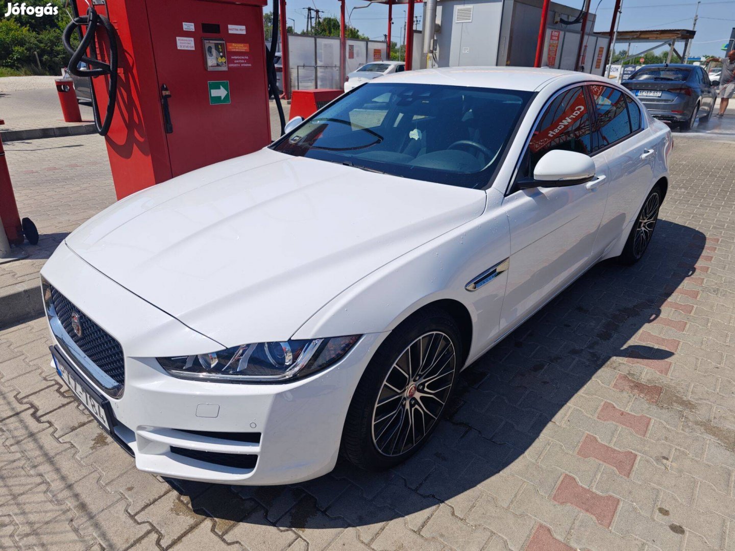 Jaguar XE Pure