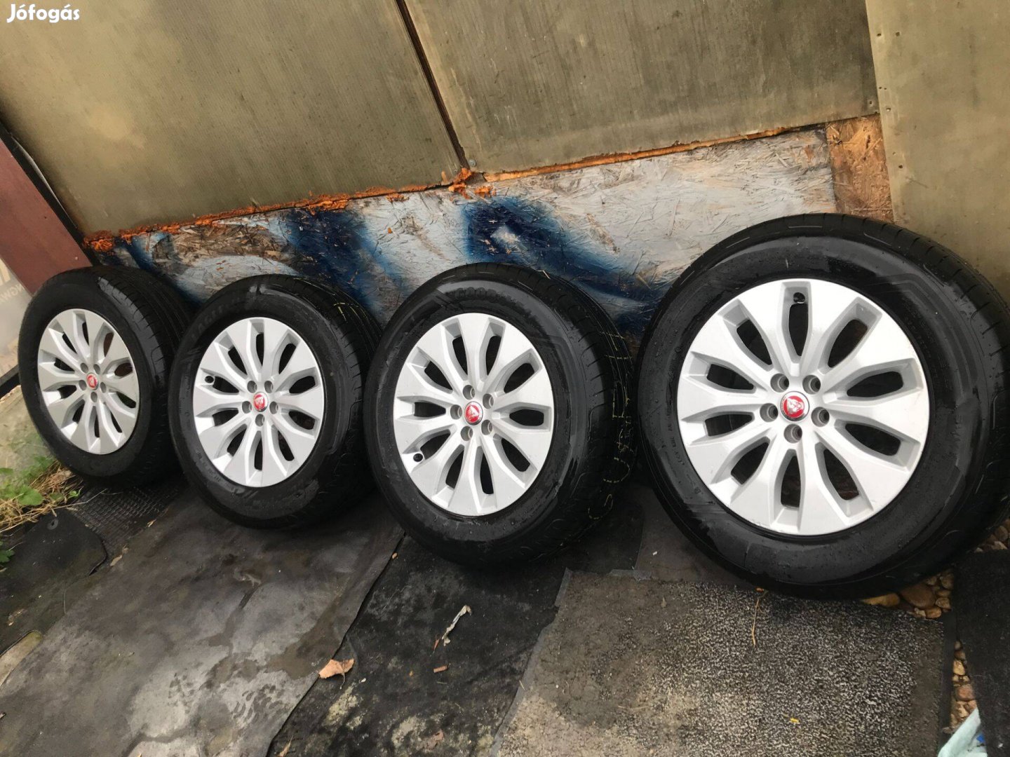 Jaguár XF Gyári felni és gumi
