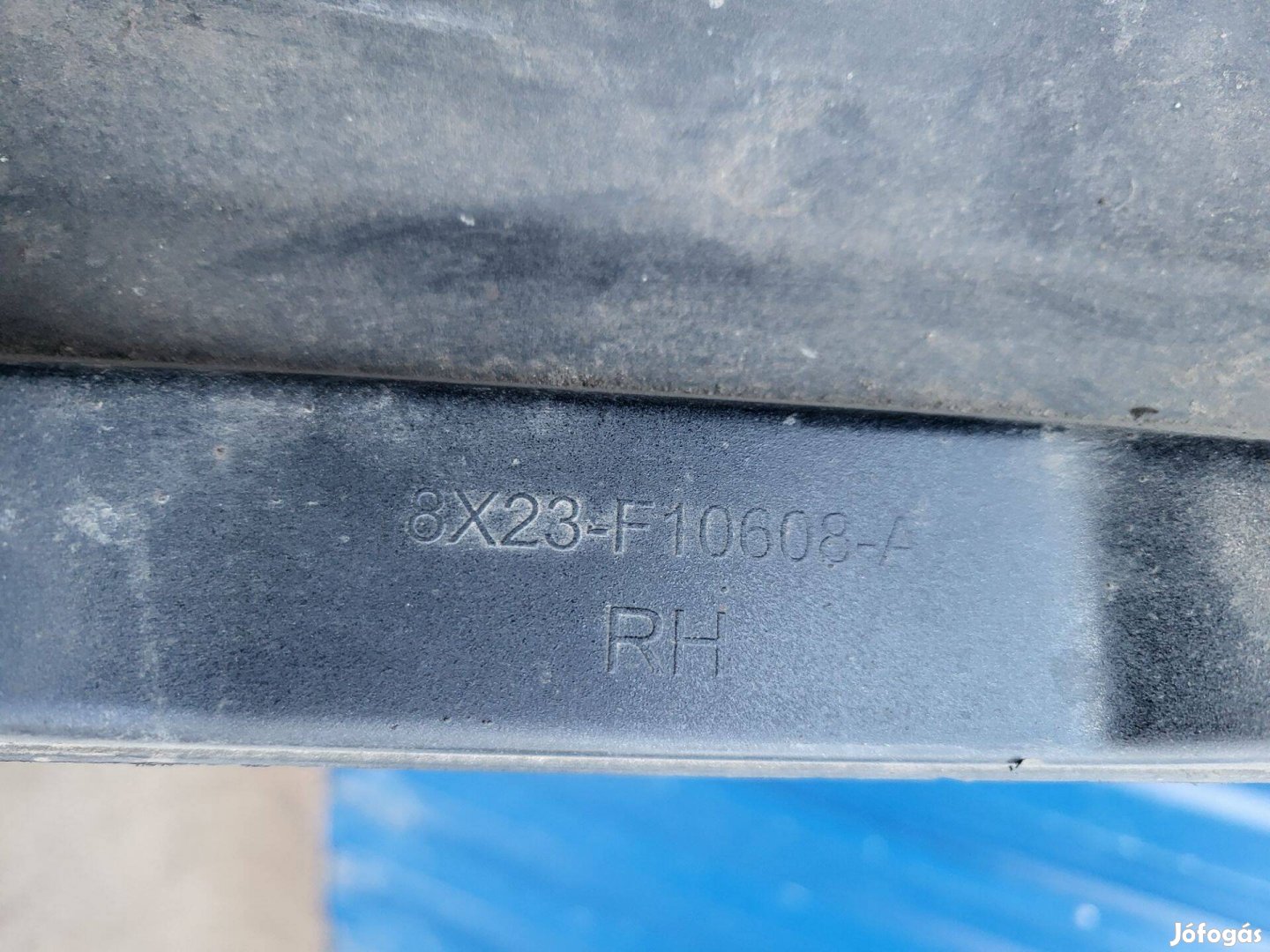 Jaguár XF X250 gyári 8X23F10608A jobb küszöb spoiler