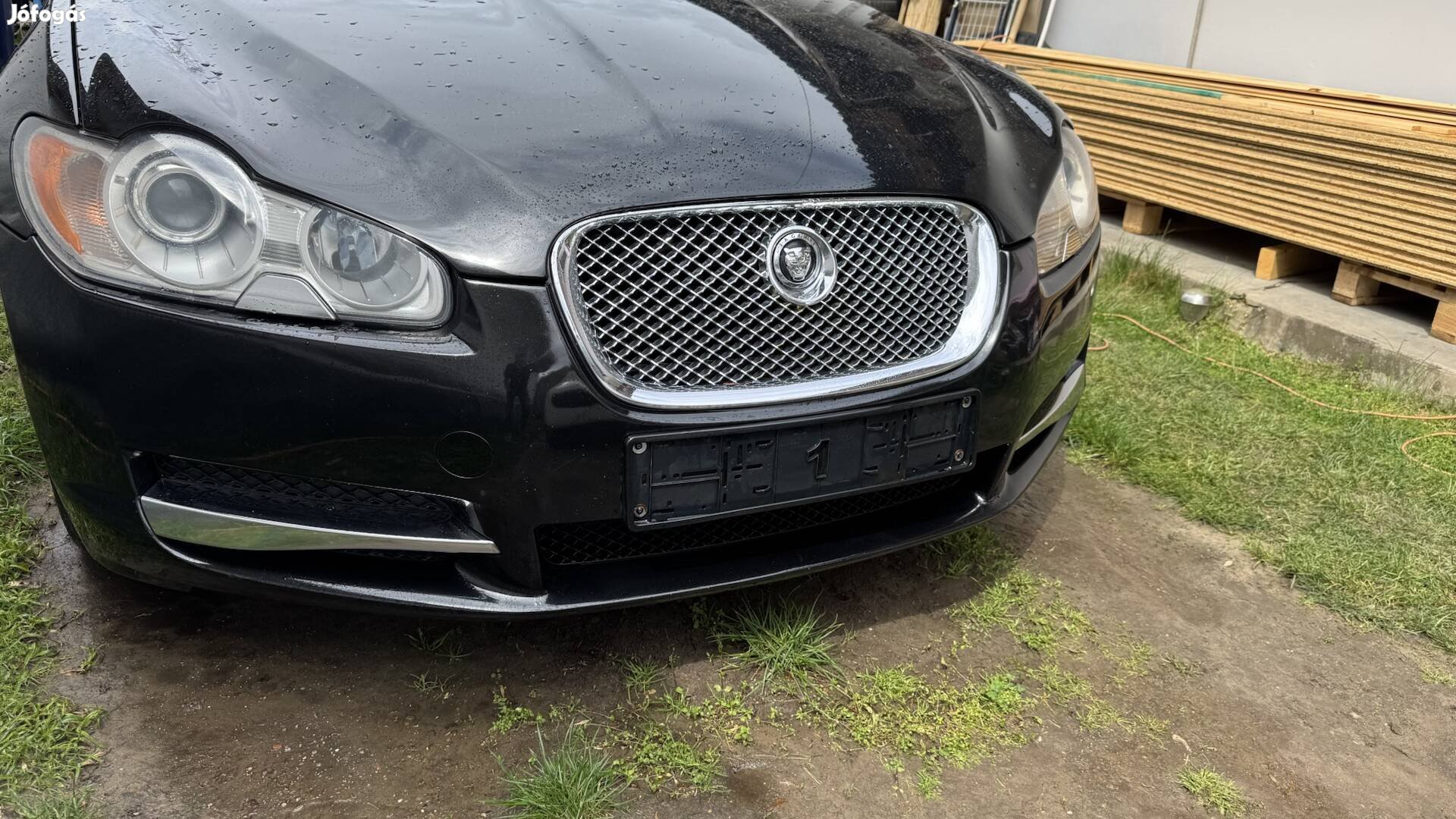 Jaguar XF első lökhárító fekete