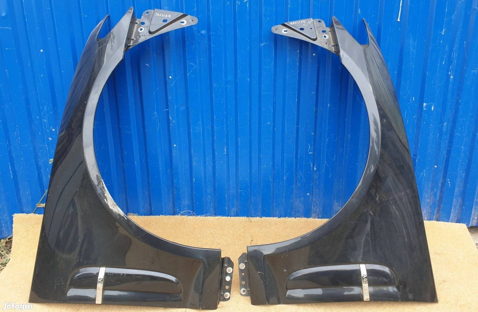 Jaguár XF gyári bal 8X2316E004A, jobb 8X2316E005A sárvédő