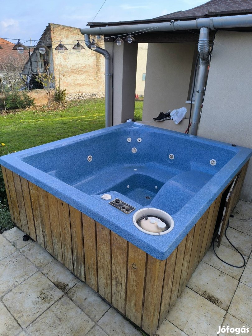 Jakuzzi 183x177 (új 2 kw-os fűtés) 