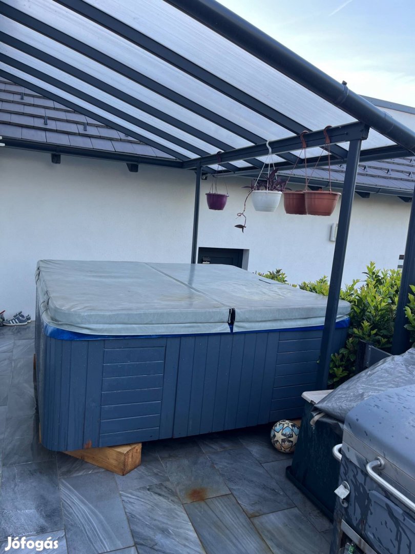 Jakuzzi eladó!