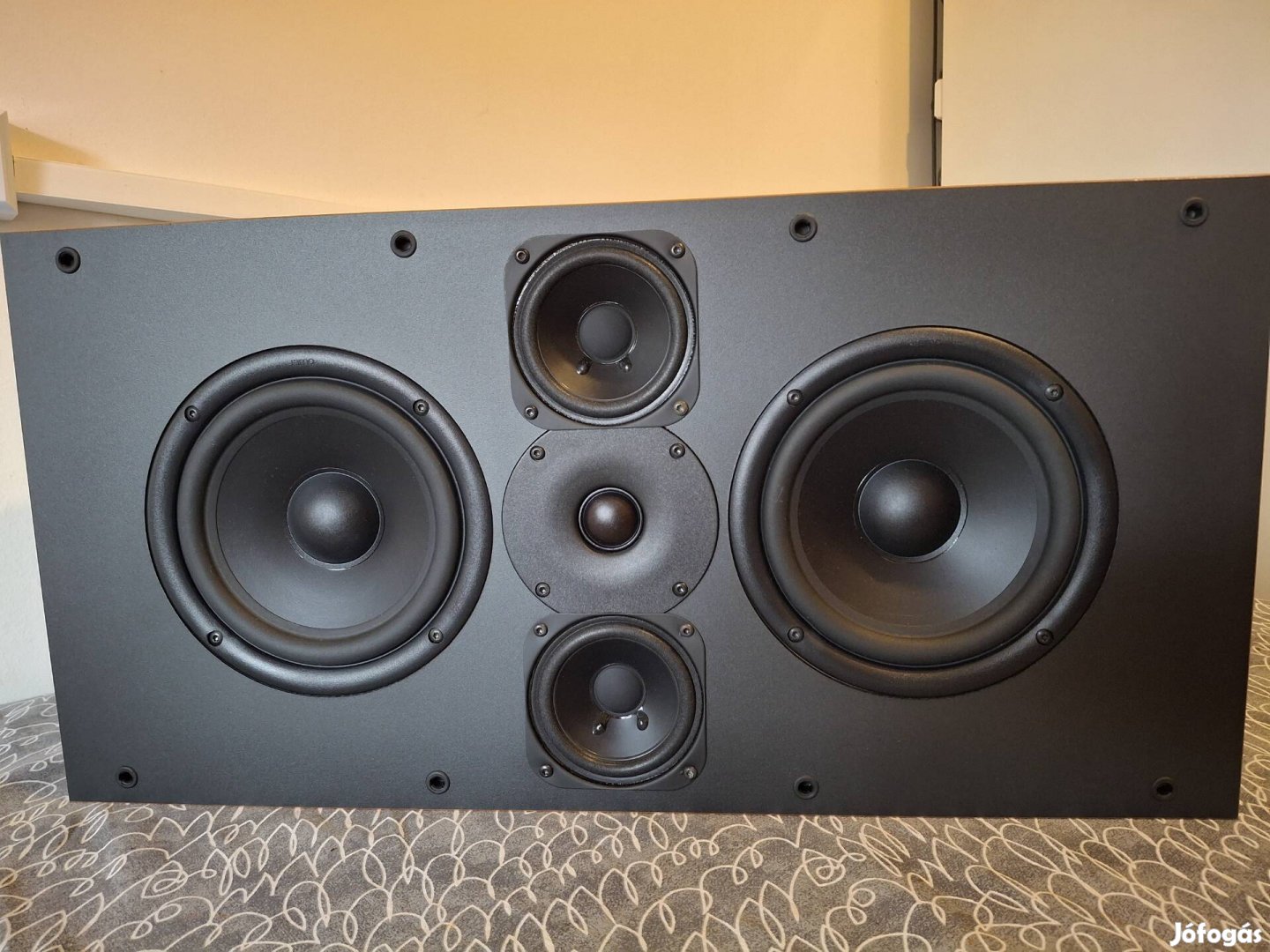 Jamo D 6LCR 250 wattos, THX Ultra tanúsítvánnyal rendelkező hangfal