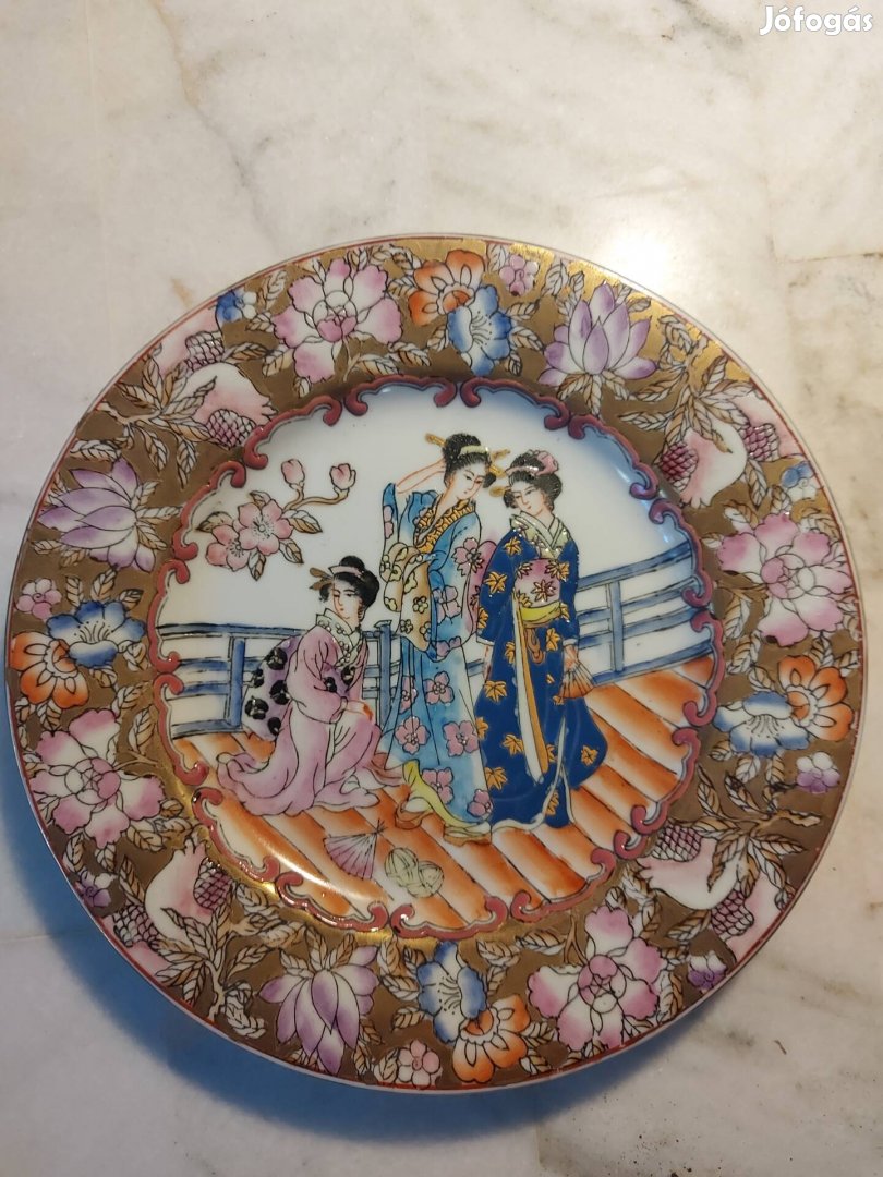 Japán kézzel festett  porcelán  tál