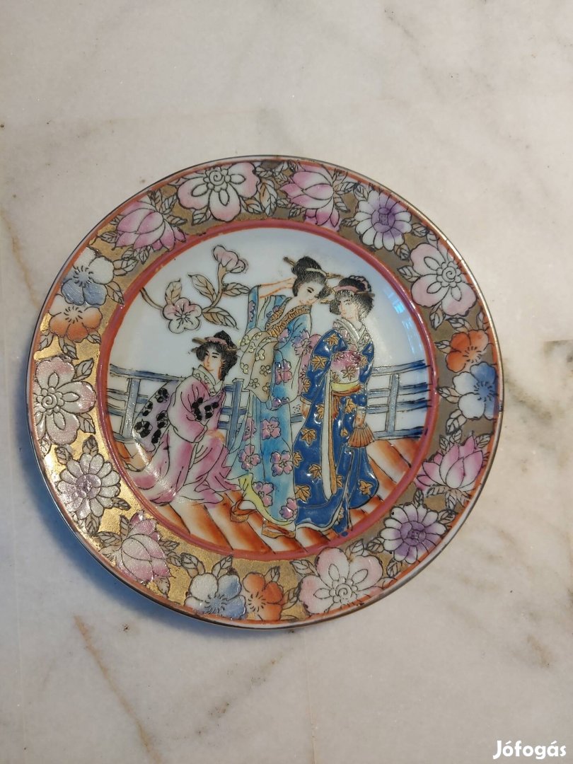 Japán kézzel festett porcelán  dísztal