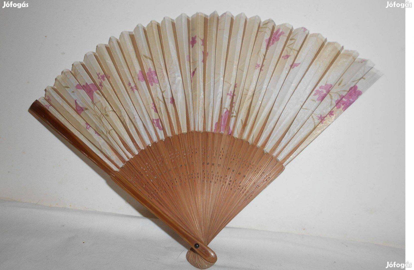 Japán legyező, 21 cm-es, bambusz szárral