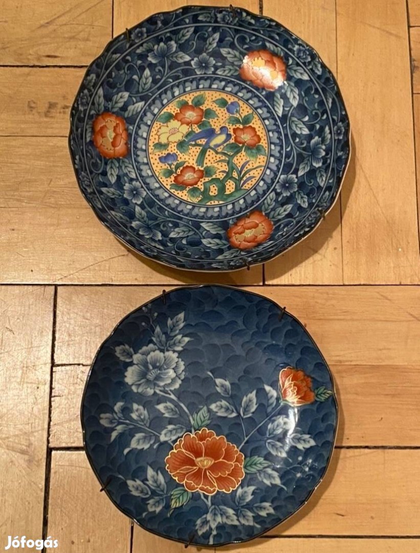 Japán mutatós dekorú porcelán tányérok