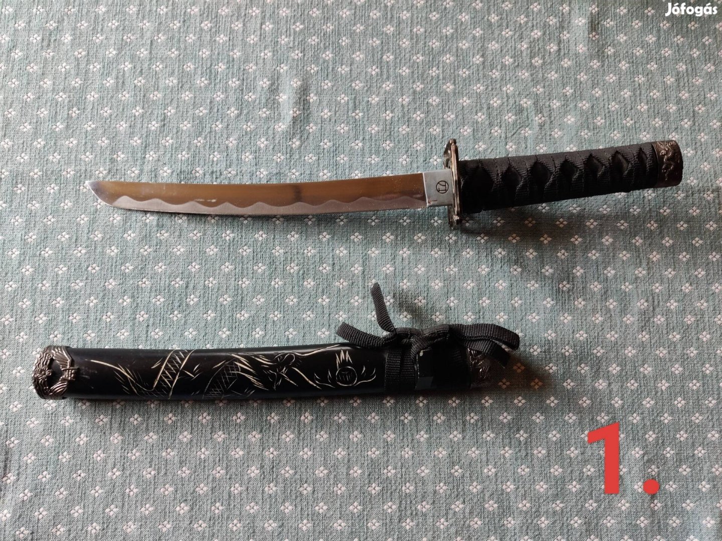 Japán stílusú acél díszfegyverek