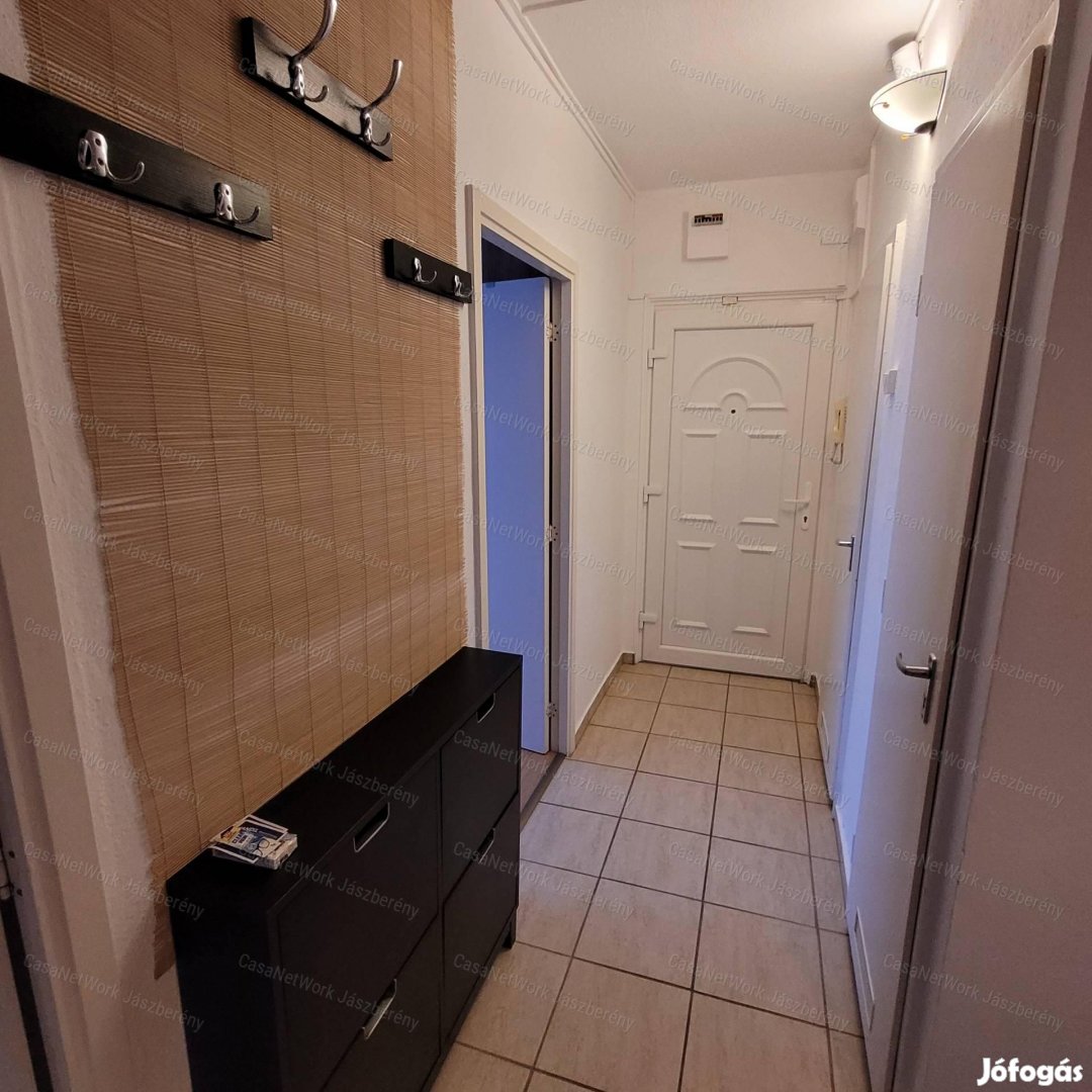 Jászberényben eladó felújított lakás