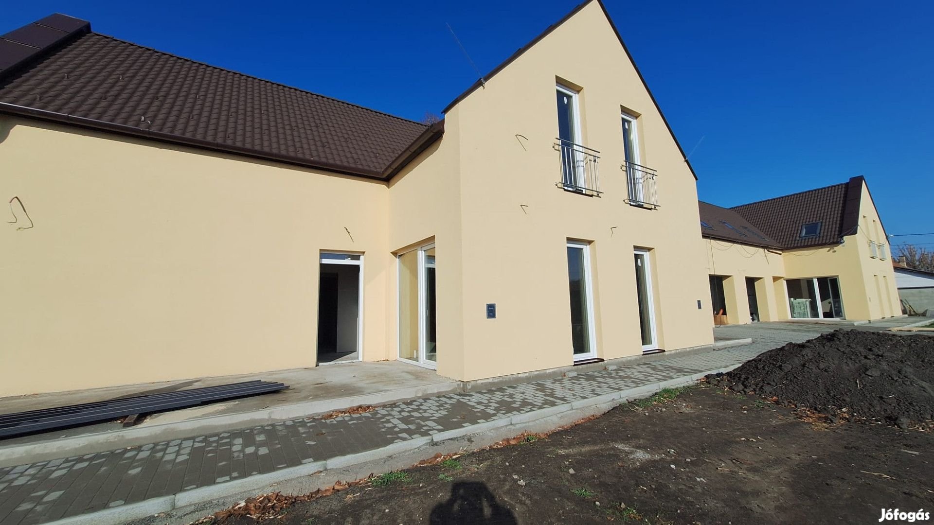 Jászberényben kiváló csendes utcában sorházi lakások eladók!