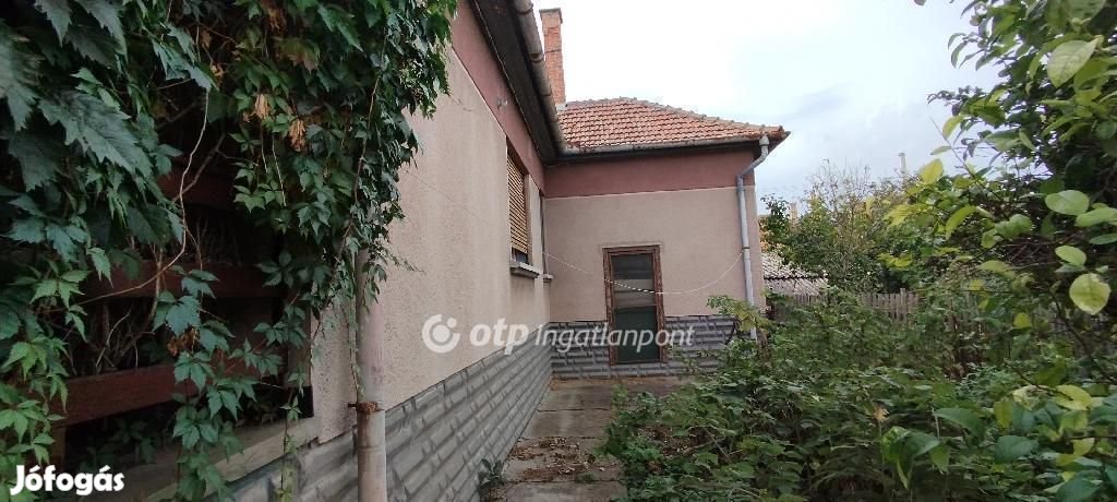 Jászberényi 103 nm-es ház eladó