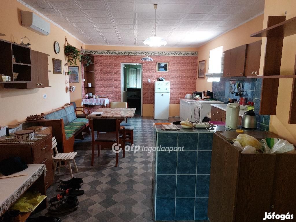 Jászberényi 107 nm-es ház eladó