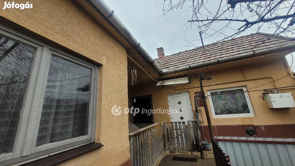 Jászberényi 64 nm-es ház eladó