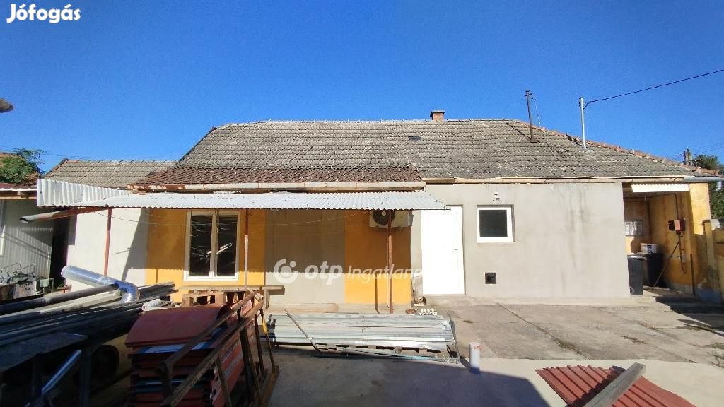 Jászberényi 68 nm-es ház eladó