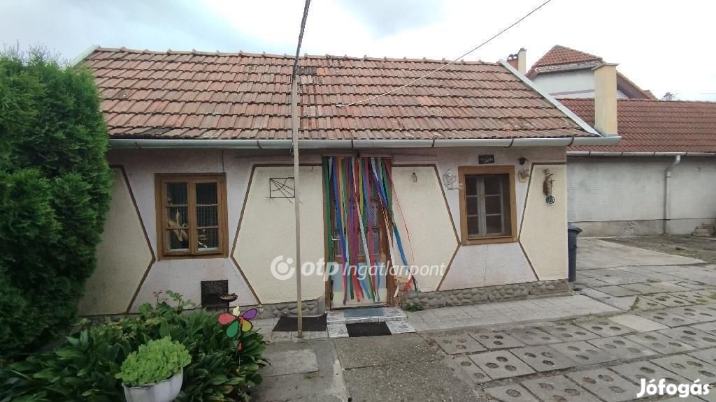 Jászberényi 74 nm-es ház eladó