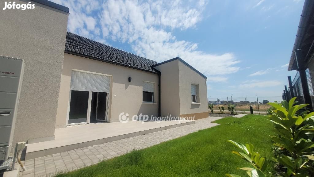 Jászberényi 85 nm-es lakás eladó