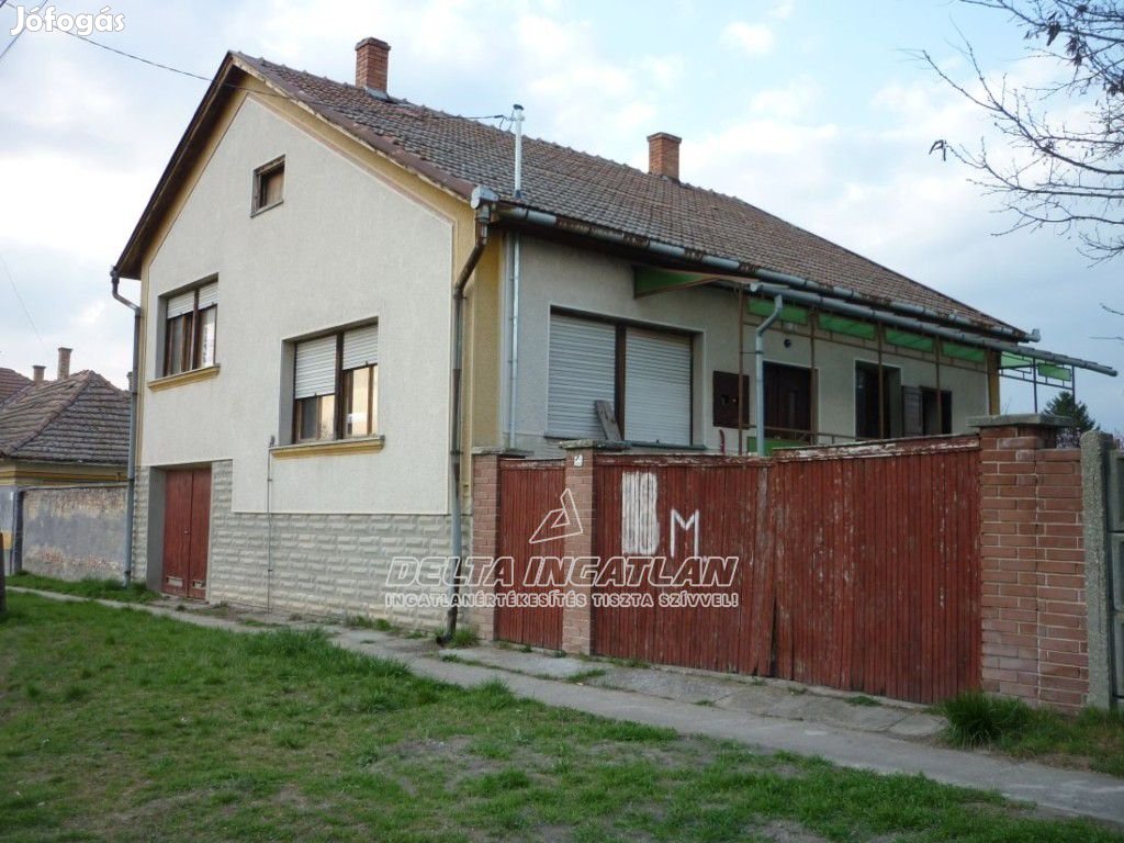 Jászfelsőszentgyörgyön 3 szobás, 83 m2, eltolt szintes