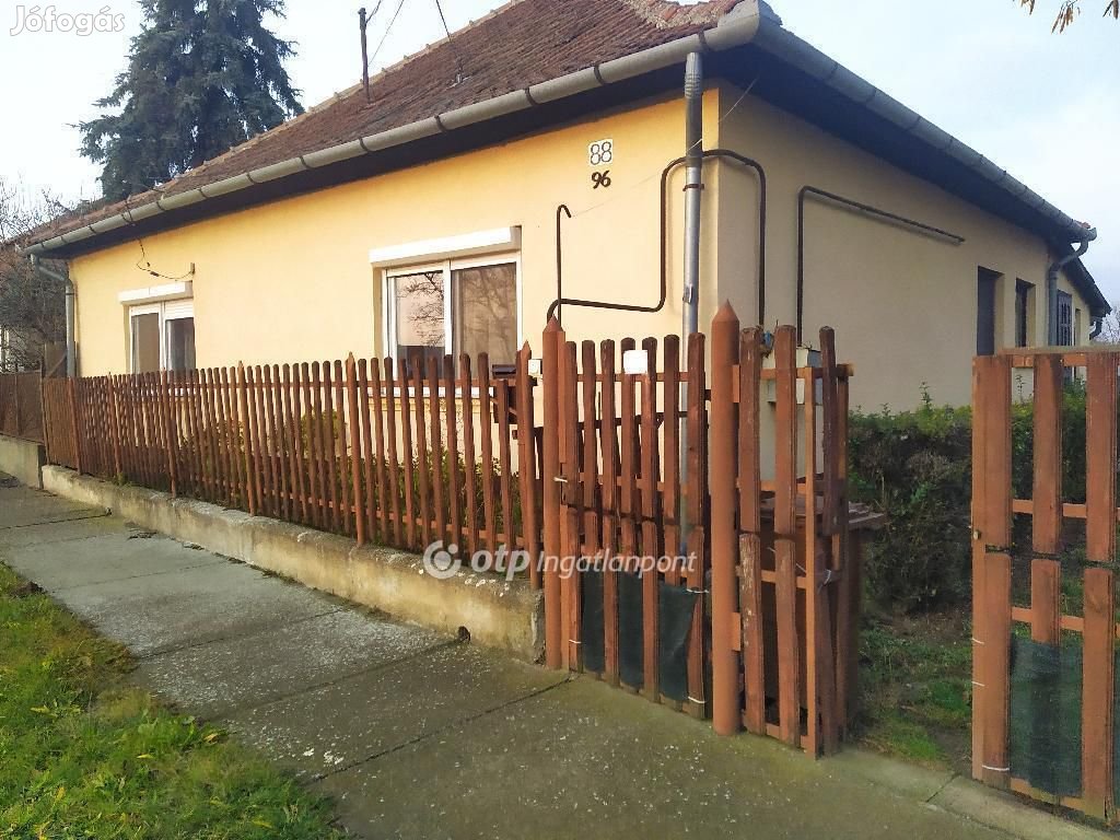 Jászfényszarui 131 nm-es ház eladó