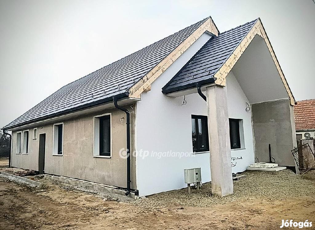 Jászfényszarui 96 nm-es ház eladó