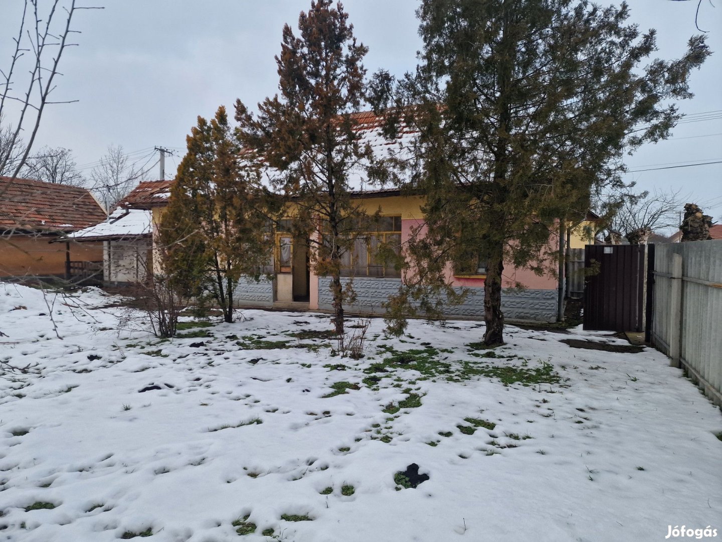 Jászjákóhalma frekventált részén eladó felújítandó családi