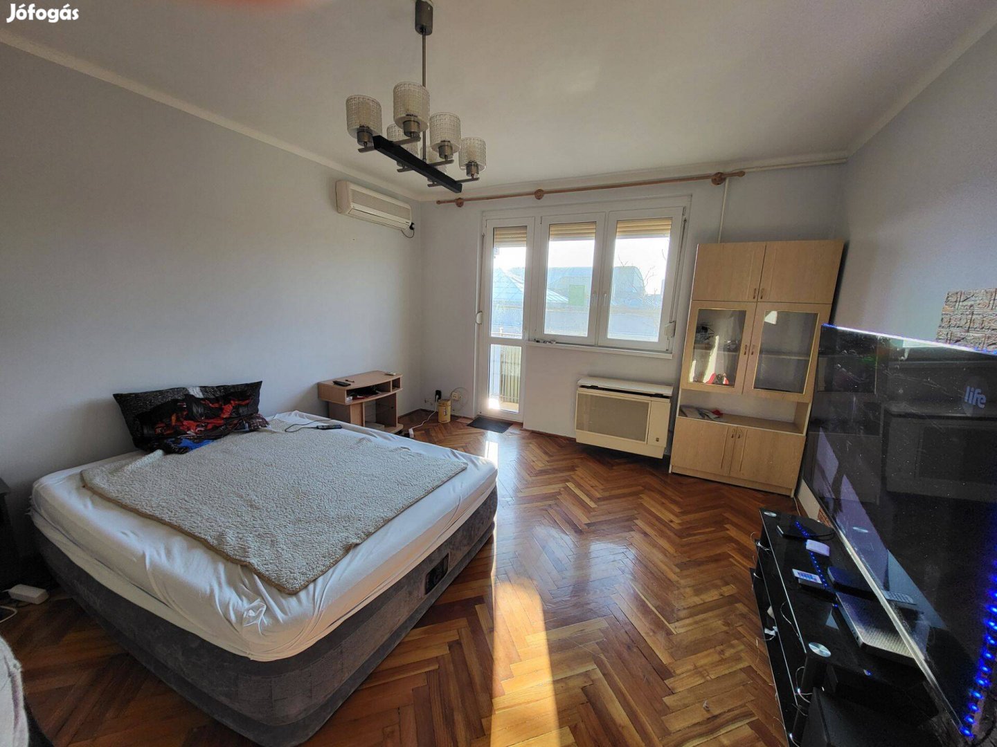 Jászkürt utcában 37 m2-es 1,5 szobás, 3. em.-i lakás
